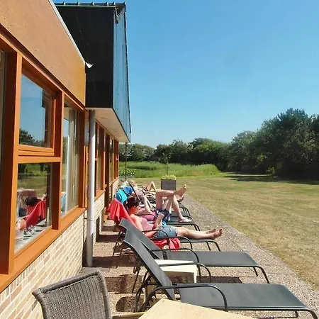 Strandhotel De Horn 호텔 칼란트소그
